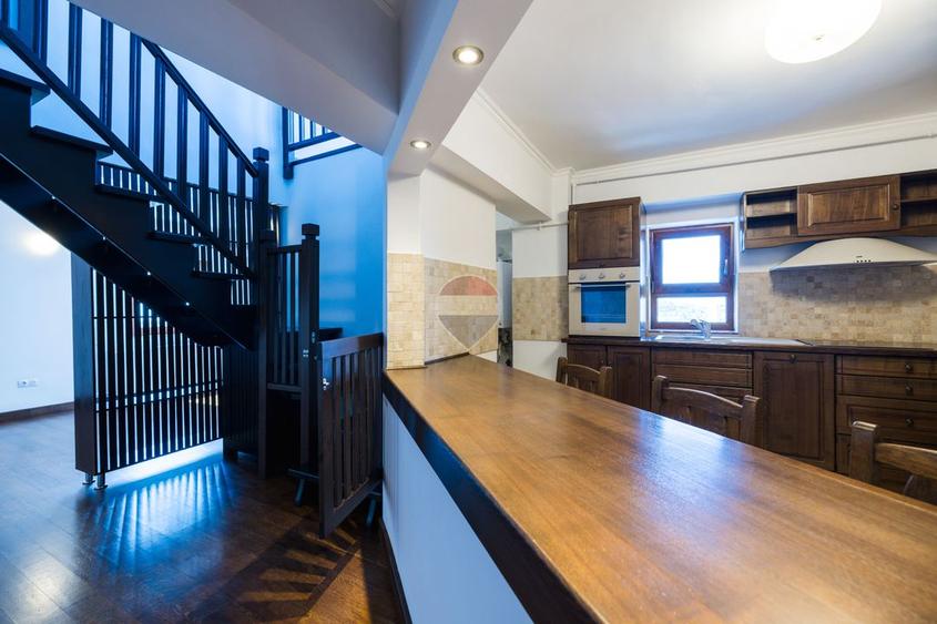 Apartament 5 camere de închiriat| Zona 15 Noiembrie |Vedere panoramica