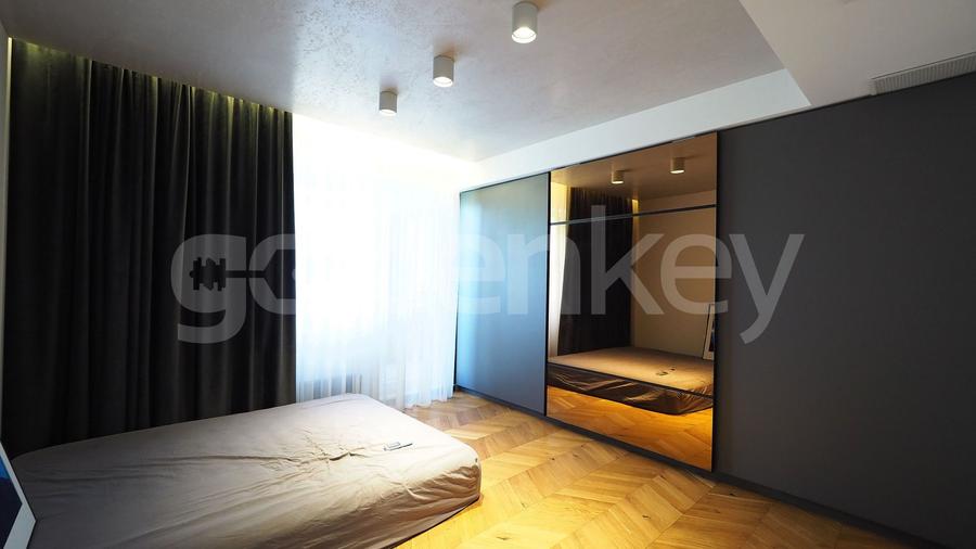 Apartament renovat cu 3 camere, 2 bai | 190mpc | garaj si boxa