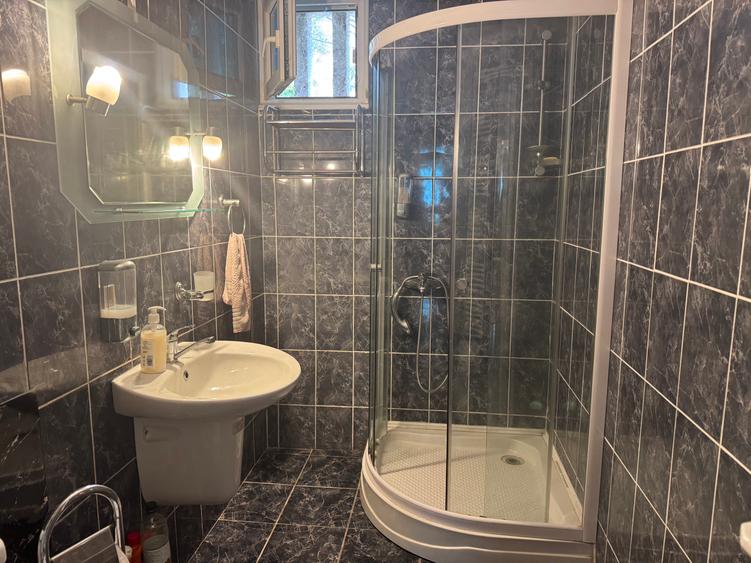 Oferim spre închiriere apartament cu 3 camere la parter