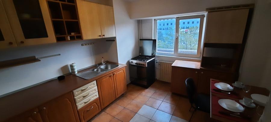 PROPRIETAR, inchiriez 2 cam Metrou Piata Victoriei
