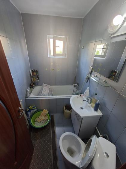 Apartament cu 3 camere, etajul 2/4, zona Dacia