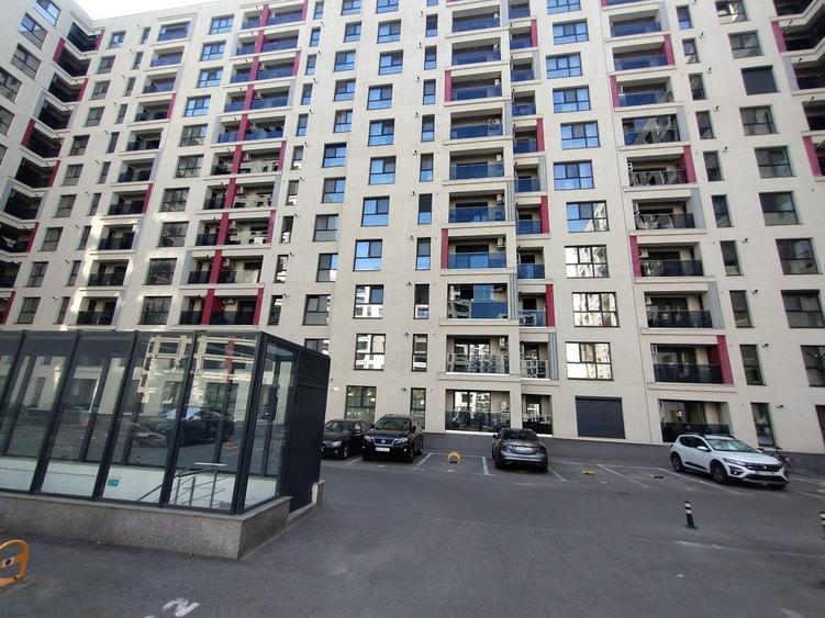 Exident Plaza langa parcul Liniei, Carrefour, metrou Lujerului aproape