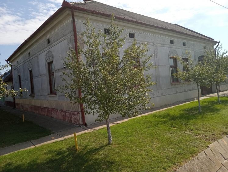 CASA BOIEREASCA pe colt in Nadlac, Independentei colt cu M. Eminescu