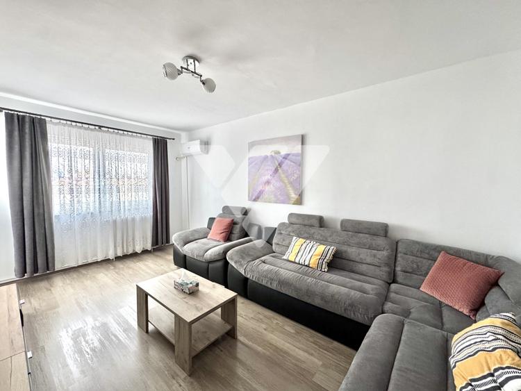 Apartament renovat 3 camere mobilat, etaj 5, lift - Vasile Aaron Sibiu