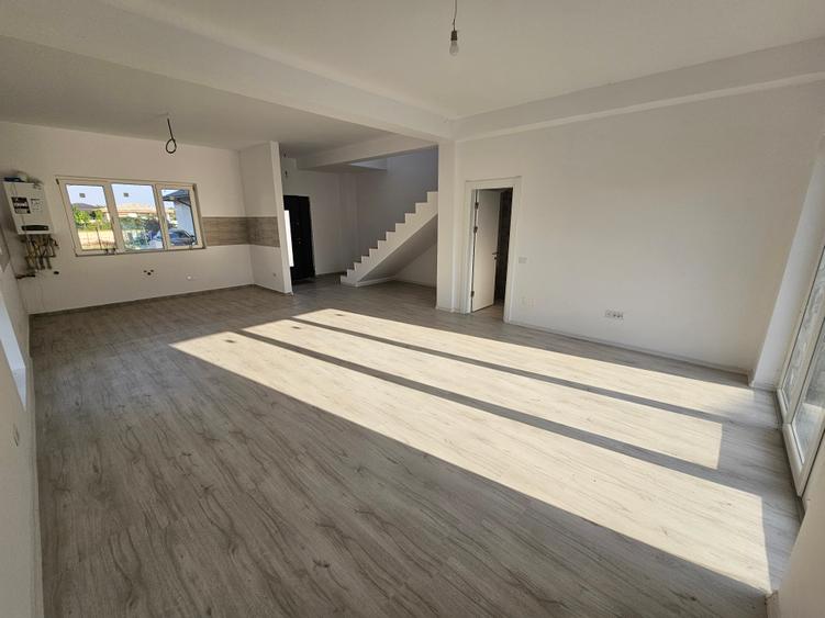 Casă 4 camere, 140 mp, teren 400 mp, mutare imediată