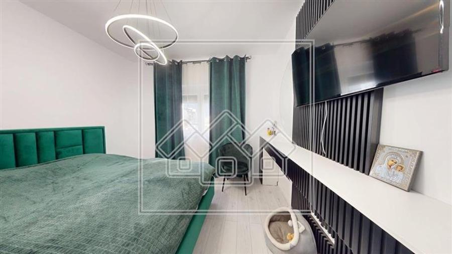 Ap cu 3 camere, balcon, 2 locuri de parcare, mobilat modern