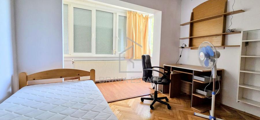 Apartament 3 camere, 2 bai, balcon, zona UMF