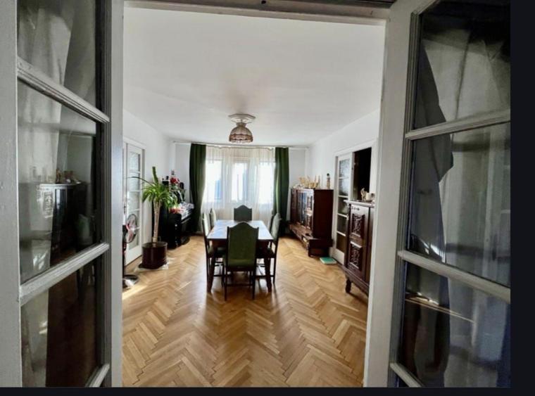Vanzare apartament 5 camere 152 mp