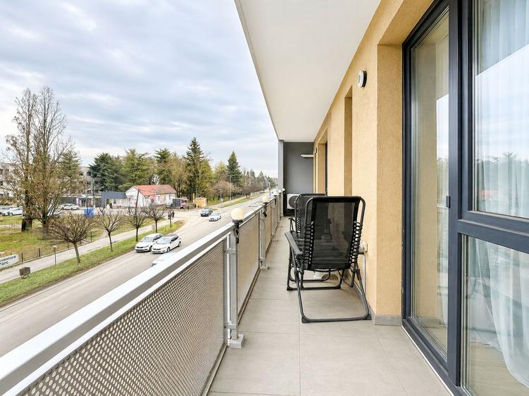 De inchiriat apartament cu 2 camere + loc de parcare - Giroc intrare