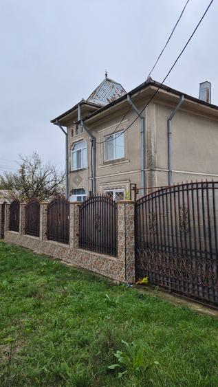 Casa si teren de vânzare