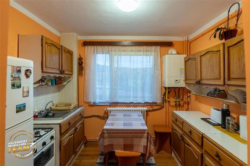 FILM! Apartament mobilat, cu 2 camere, etaj 1, central dar linistit, Covasna