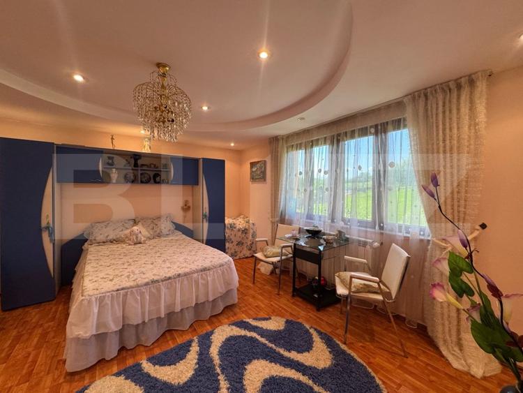 Vila de vanzare, cu 9 camere, 360 mp, zona Orăștie
