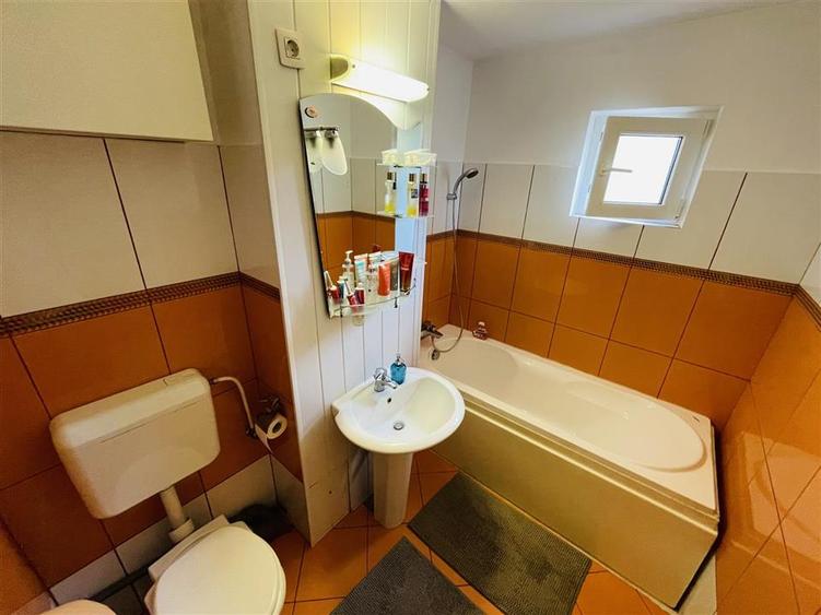 Apartament 4 camere,mobilat si utilat,etaj 3, zona Pompieri