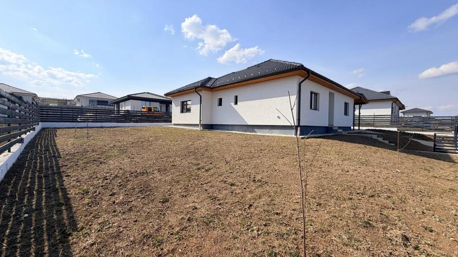 Casa in Corusu - mobilier personalizat si teren de 725mp