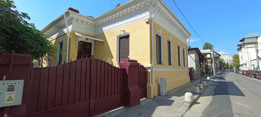 Corp casa deosebit, Serban Voda - Unirii- Biserica Sf Spiridon