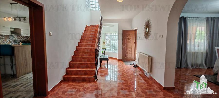 Vila 14+ camere 970mp, teren 1045mp, pt ninim 2 familii, mobilata/utilata, 2 gar
