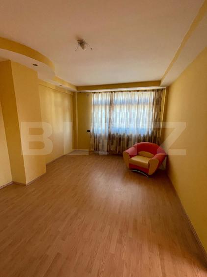 Spatiu comercial, 618 mp, P+1+M, Piata Mare