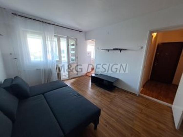 Girocului, garsoniera, etaj intermediar