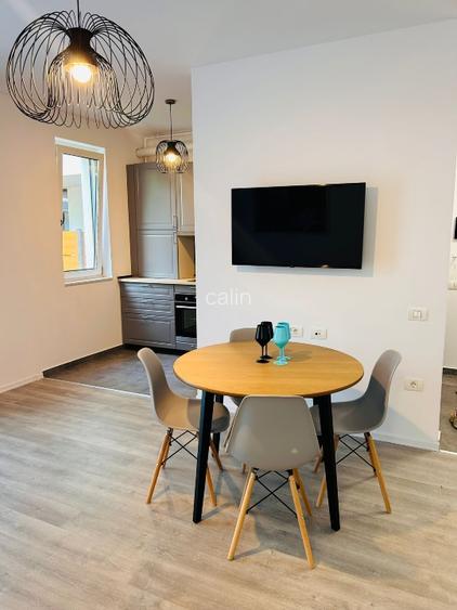 Închiriez apartament 2 camere, cu gradina amenajată in bloc nou.