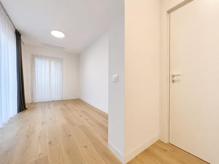 NOU / SUPERB / SPATII GENEROASE / PARTIAL MOBILAT SI UTILAT BLOC BOUTIQUE