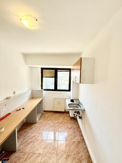 Piata Victoriei – vizavi de Guvern - Birou 3 camere/ Receptie
