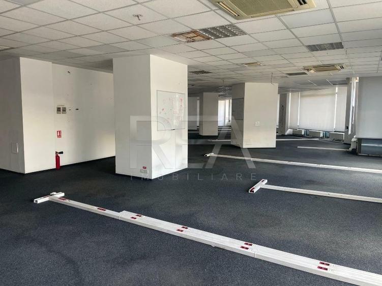 SPATIU COMERCIAL PASAJ BASARAB - CALEA GRIVITEI