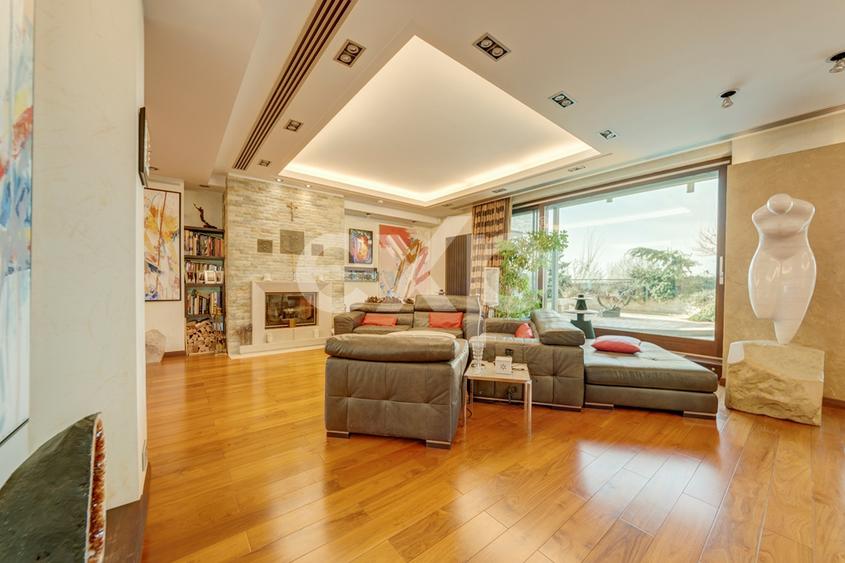 Penthouse 5 camere de vanzare -Nordului stradal + 800 mp teren in jurul blocului