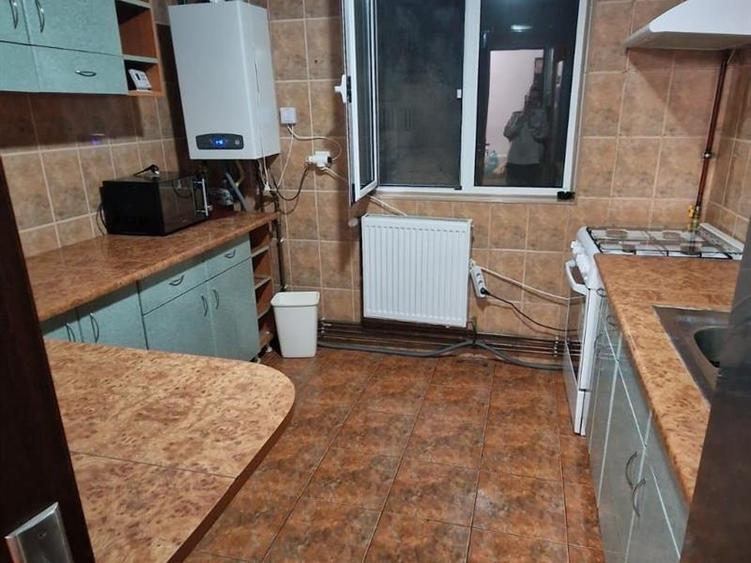 Apartament 3 camere etaj 2/4