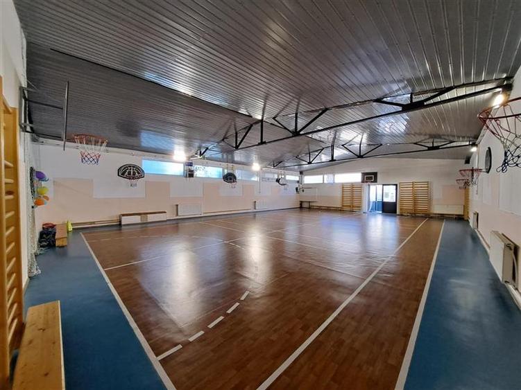 Spatiu comercial tip Hala, 300 mp utili, situat in cartierul Intre Lacuri!