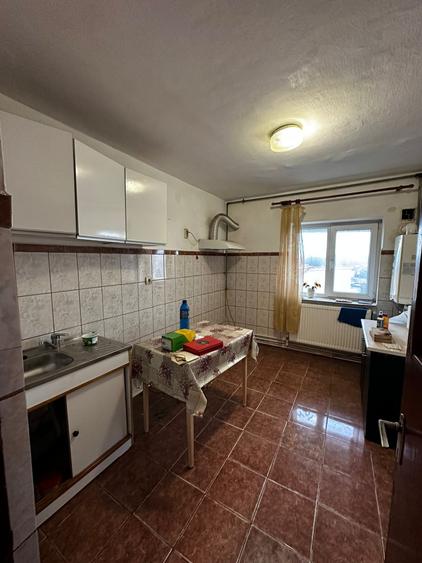 Apartament 2 camere decomandate zona Poarta 6