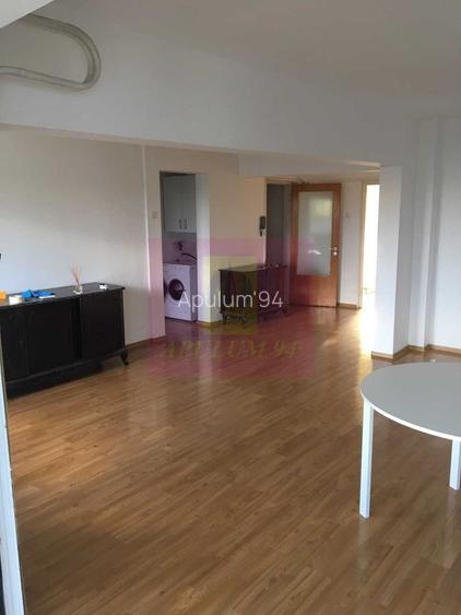 Apartament 3 camere, spațios, luminos și liniștit, cu vedere spre parc și lac