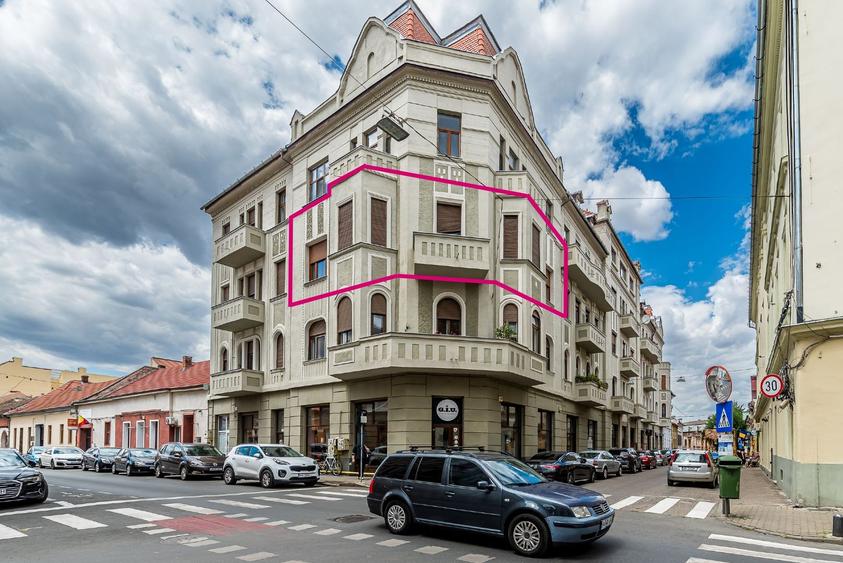 Apartament ultracentral cu 4 camere decomandat, etaj intermediar