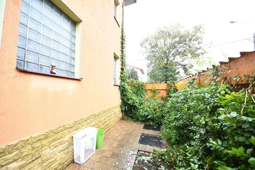 Vila spatioasa, pretabil pentru locuit/clinica, zona Micro 17 – Galati - 53