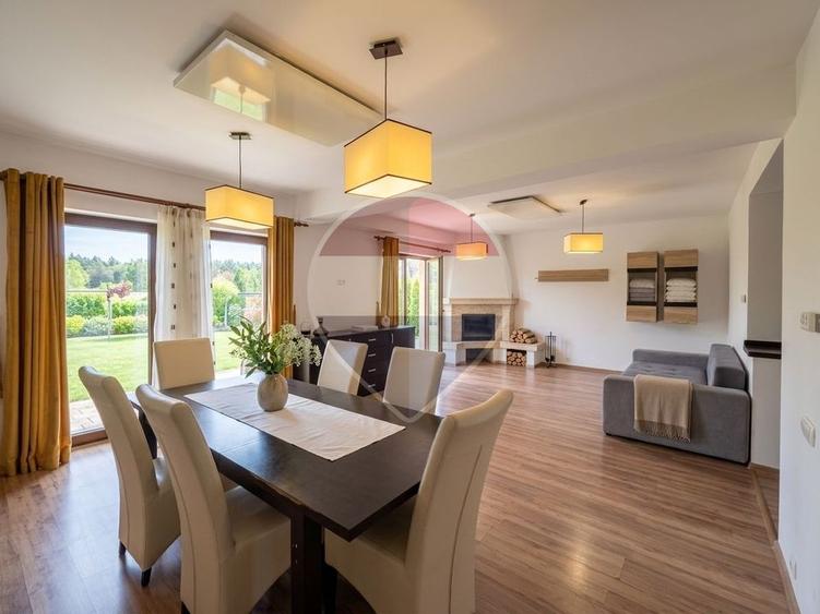 Duplex spațios cu 3 dormitoare, curte de 250 mp și parcare proprie.
