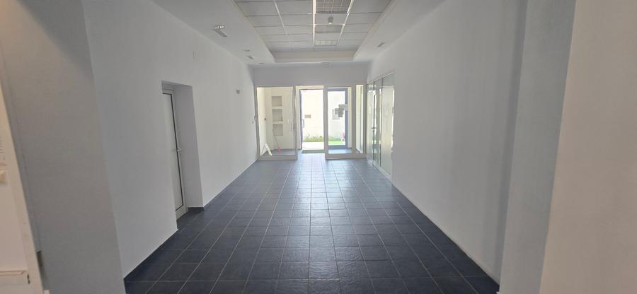 Spatiu de inchiriat (750 mp, cladire birouri), ultracentral, Focsani, 6 eur/mp