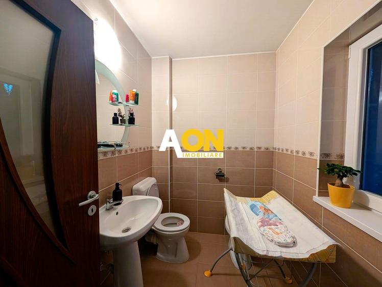 Casă tip înșiruit, D+P+M, 4 camere, garaj, 214 mp teren, zona Centru