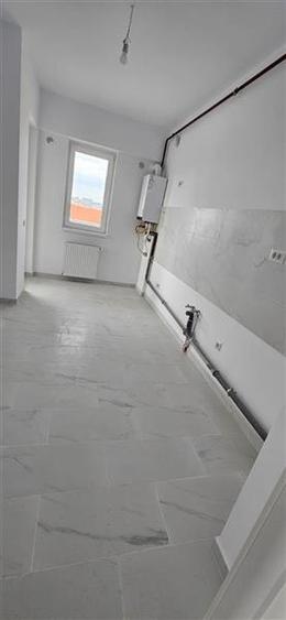 Apartament 3 camere, Semicentral (700 m de Podu Ros)