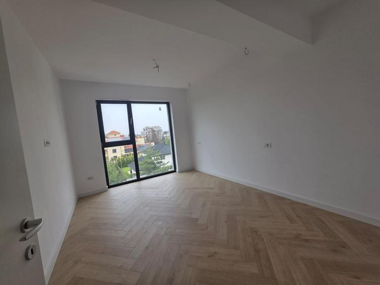 Apartament 4 camere de de vanzare Iancu Nicolae, Padurea Baneasa