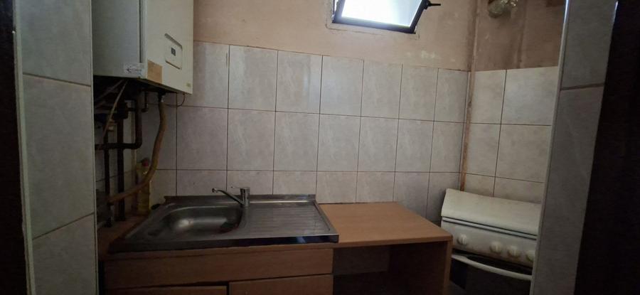 Apartament cu 3 camere - zona semicentrala