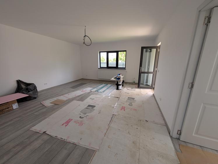 Casa cu garaj Lilieci- teren 540m, canalizare, apa, gaz.
