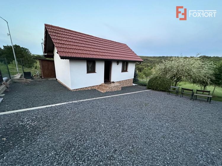 Casa de vacanta cu teren de 2344 mp - zona Nadas