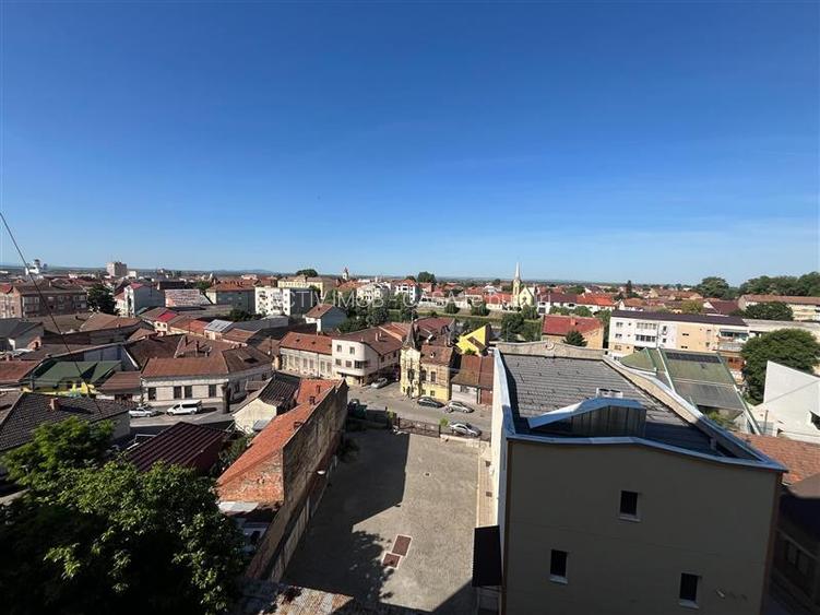 Lugoj, Apartament 3 Cam., 84 Mp., Semidecomandat, et.6, Central Blocul Postei - 23