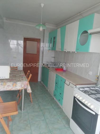 Apartament 3 camere decomandat de inchiriat zona Far - 2