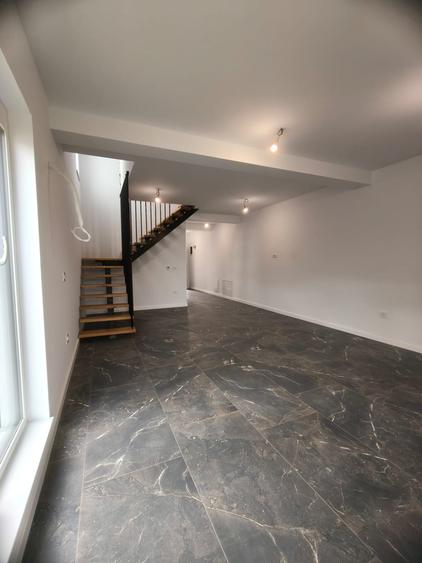 Casa tip duplex- de vanzare la cheie