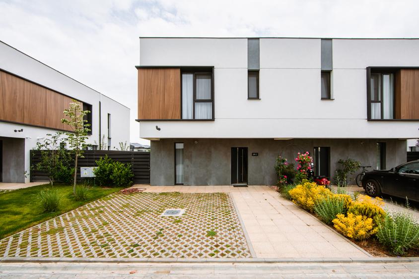 Vila 4 camere curte Corbeanca, Complex rezidential inchis cu piscina proprie