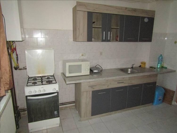 Apartament doua camere, decomandat, central , str. Noica