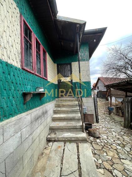VANZARE CASA TEREN