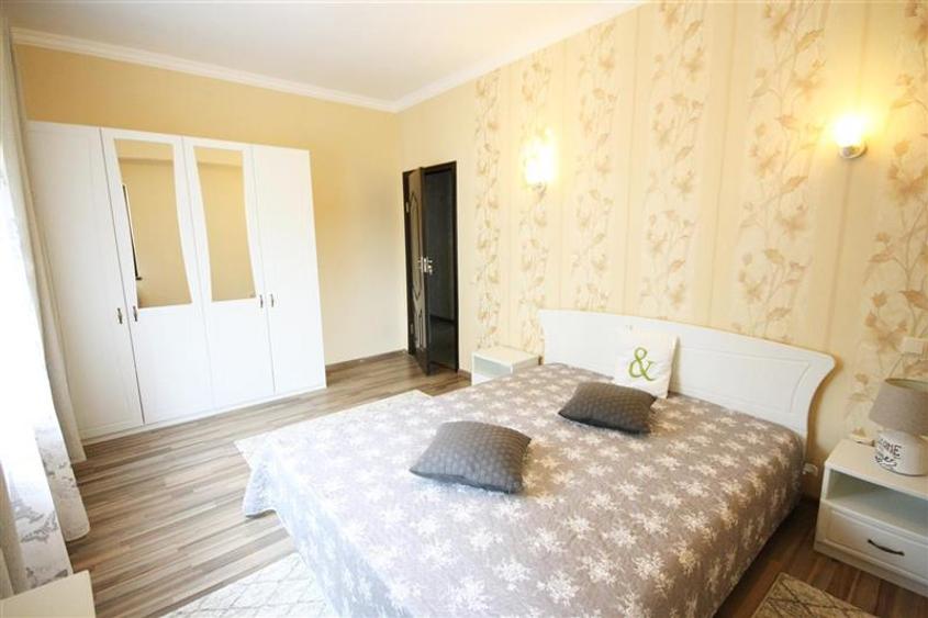 Apartament central cu acces la gradina si 2 locuri parcare