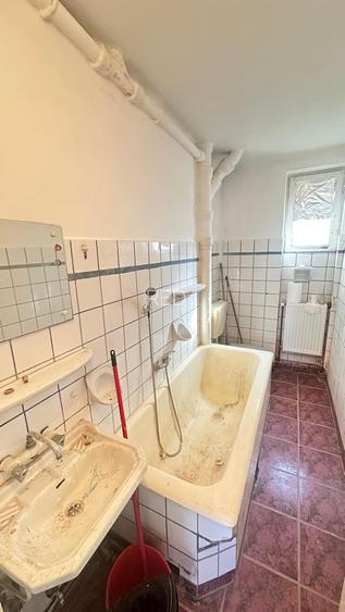 De vanzare 2 camere decomandat etaj 1 cu centrala Complex Studentesc - 6