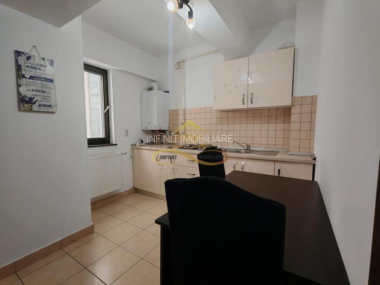 Apartament cu 2 camere decomandate de închiriat
